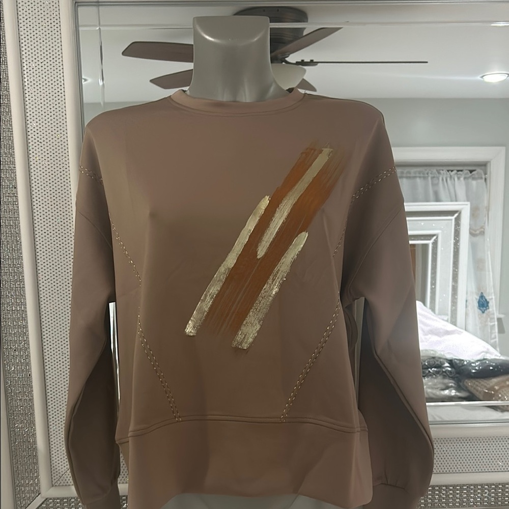 Stylish Brown Sweatshirt with Gold Accents